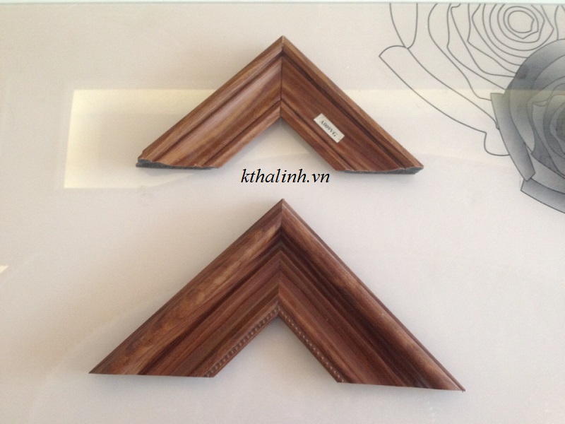 wood-imitation-picture-frame-for-people-loving-simple-things-3