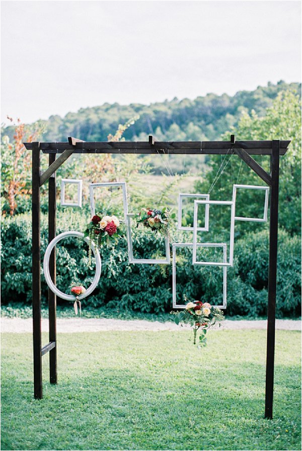 hanging-picture-frames-wedding2